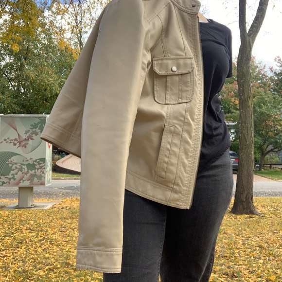 • Suzy Cream Jacket • - Picture 5 of 5